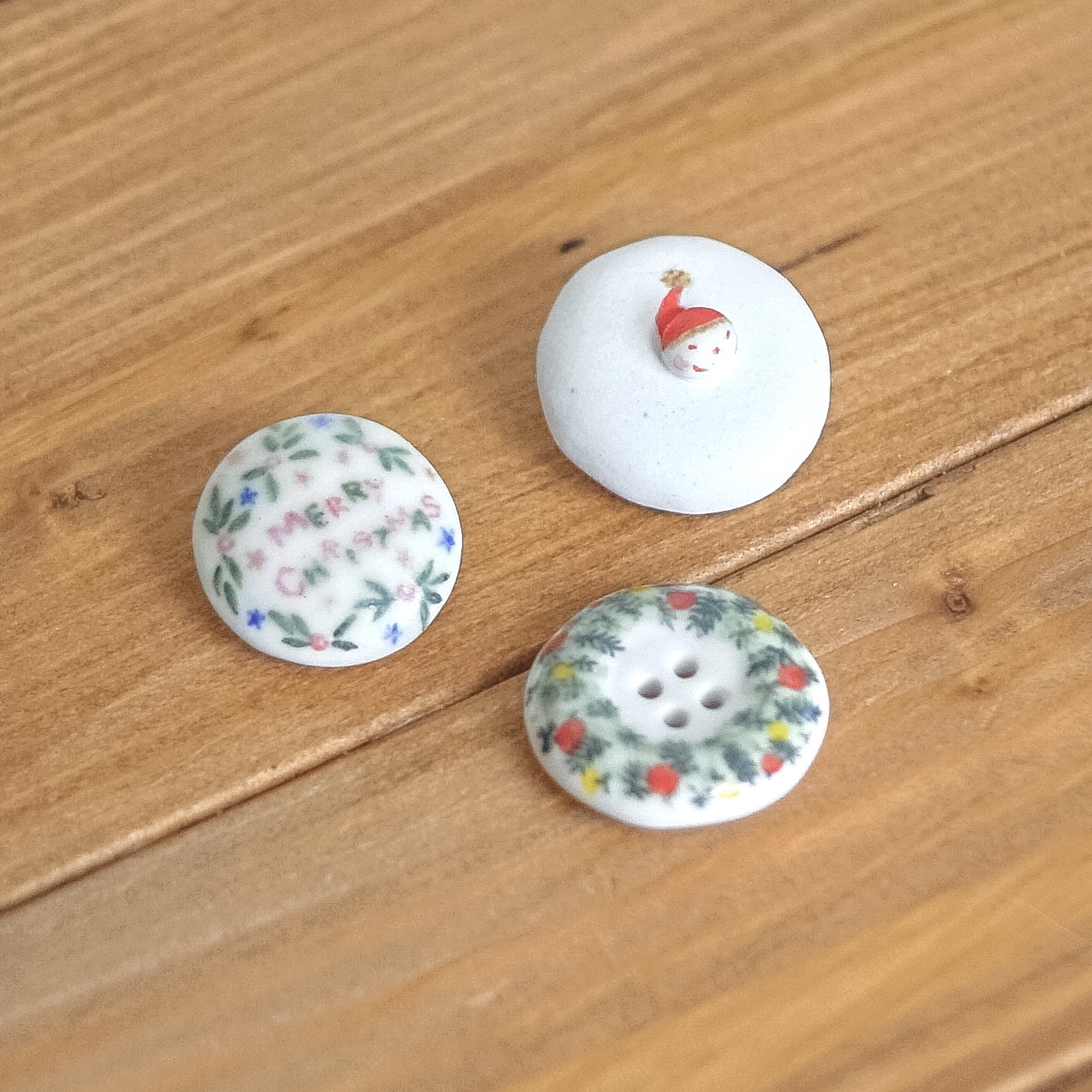 完成した陶製のボタン
